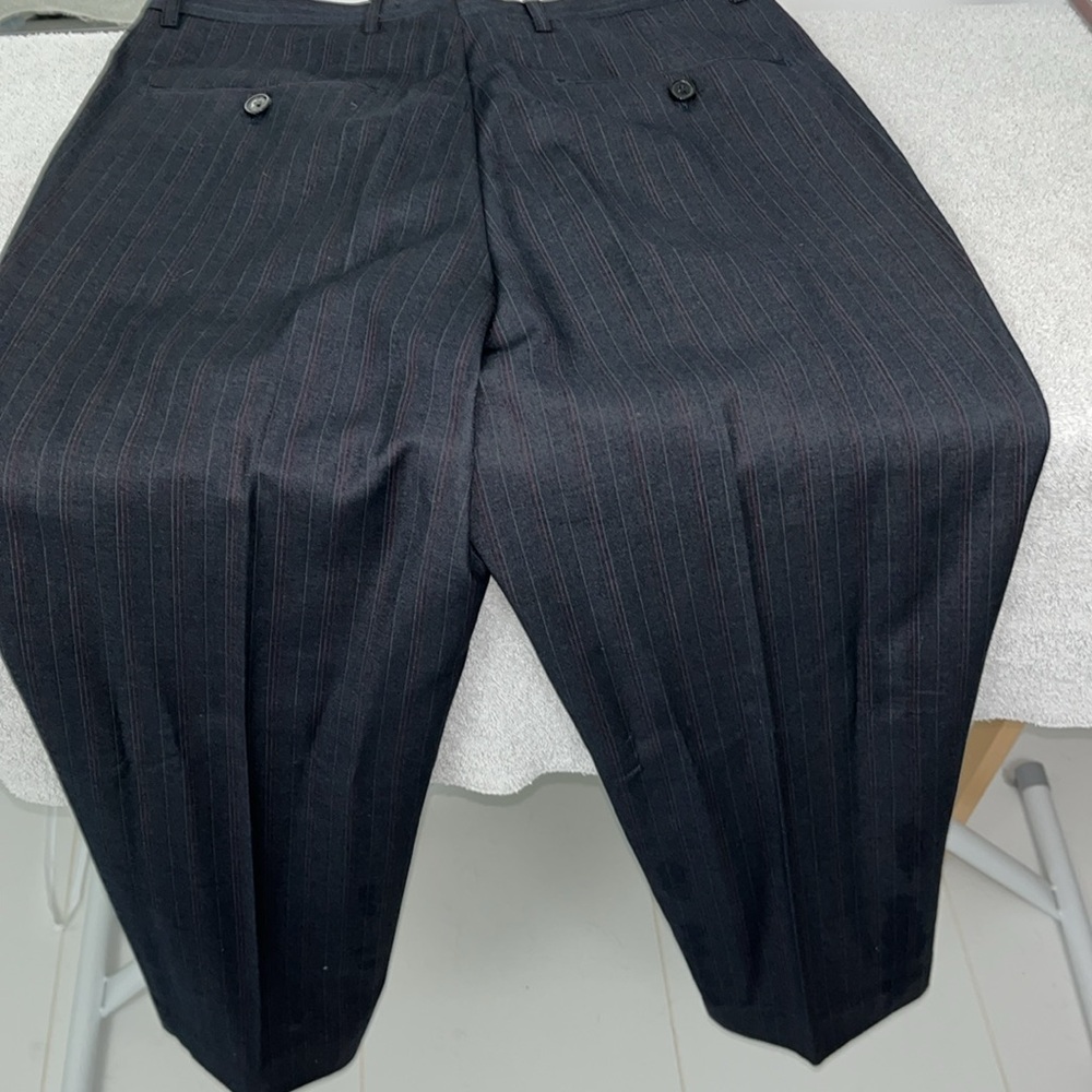Ermenegildo Zegna Suit, Size 34US. Excellent Condition. 3 Button, Double Vented - Picture 16 of 17